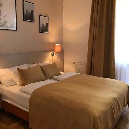 Zsanett Hotel Balatonkeresztúr Buitenkant foto