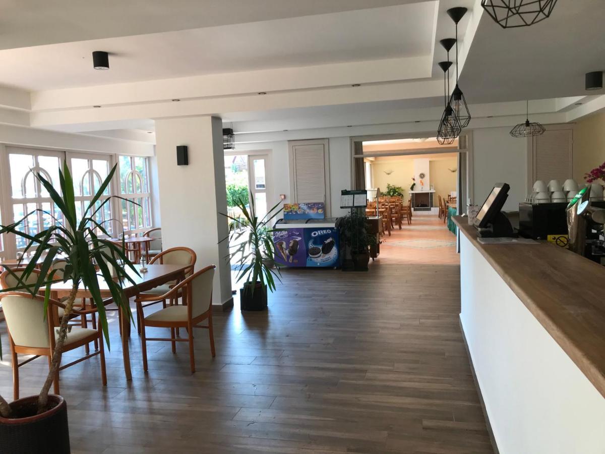 Zsanett Hotel Balatonkeresztúr Buitenkant foto