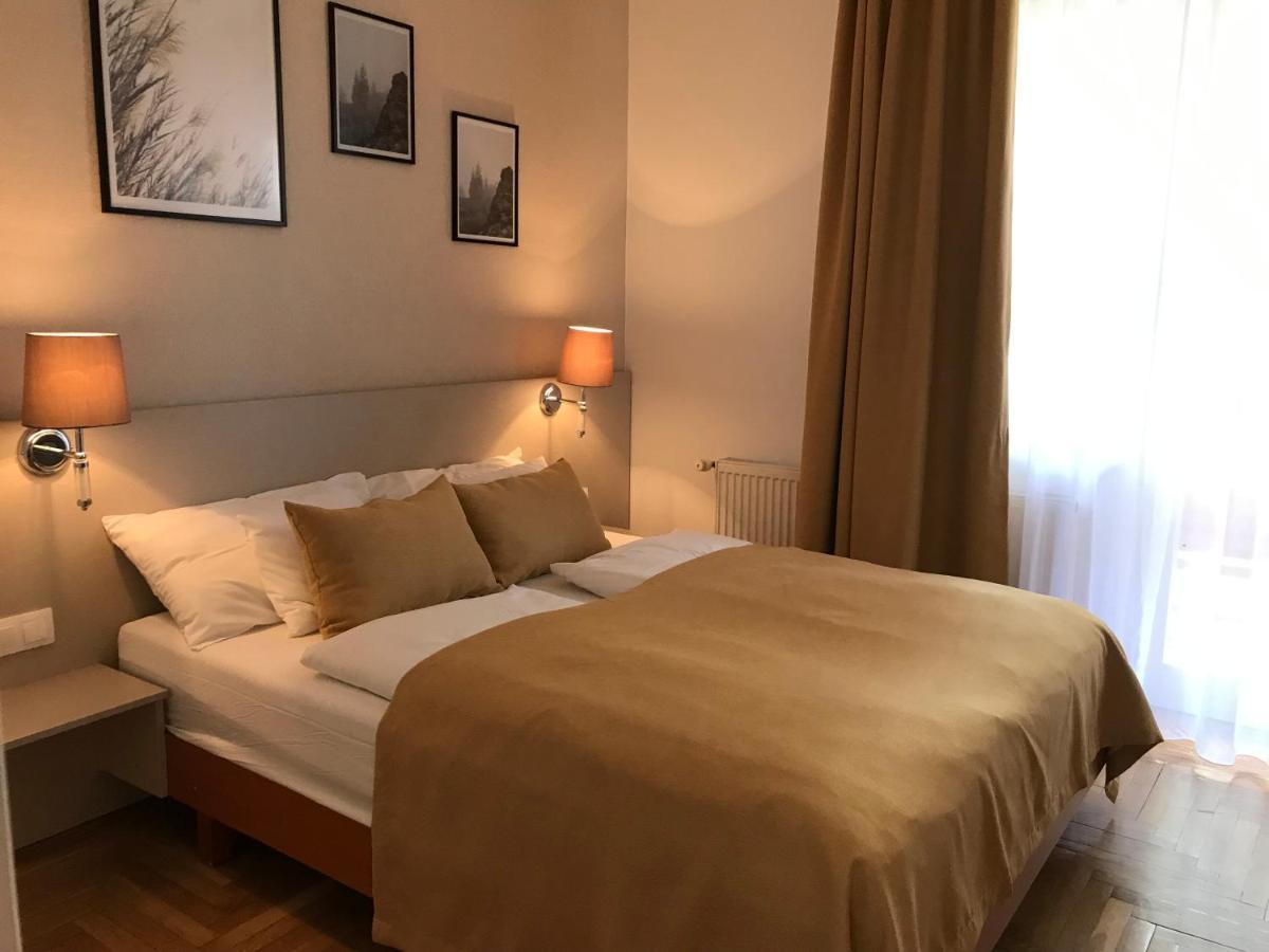 Zsanett Hotel Balatonkeresztúr Buitenkant foto