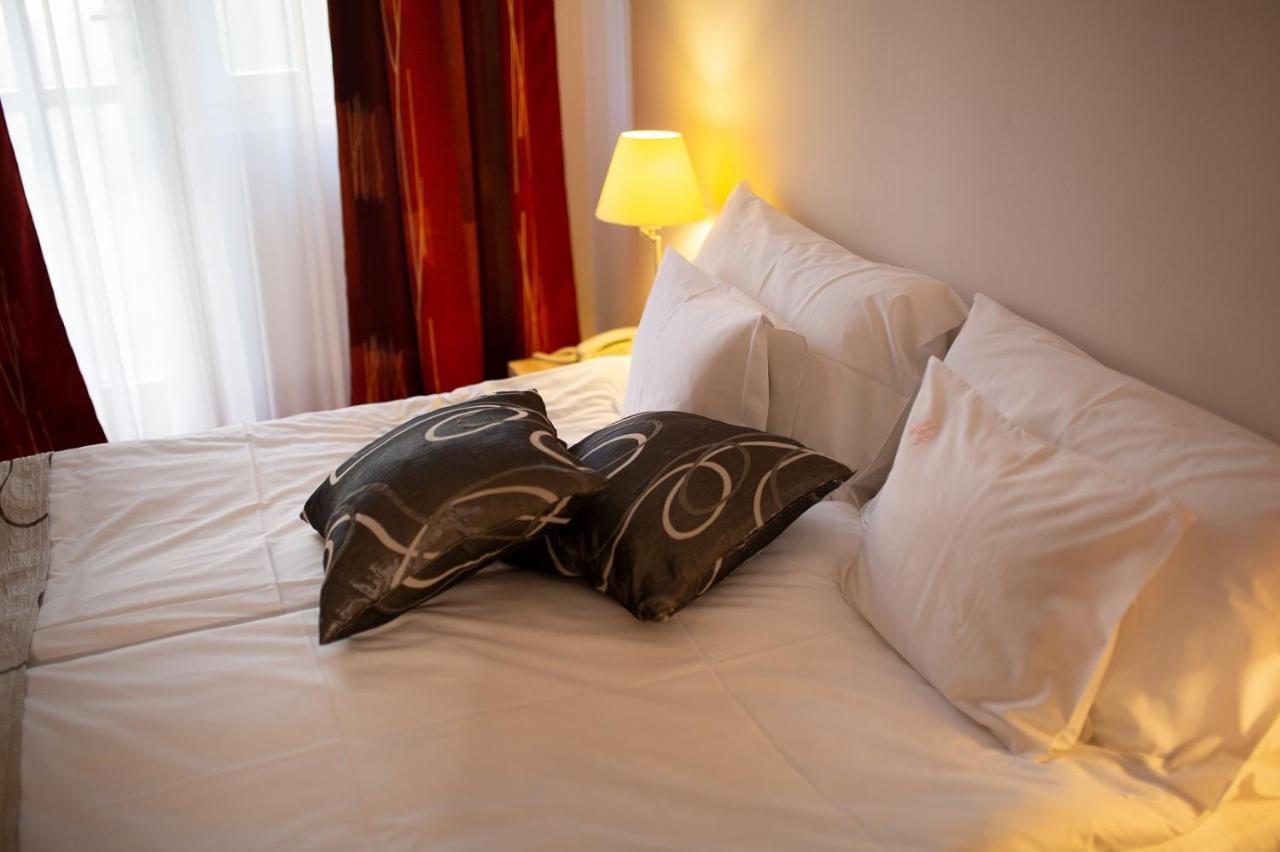 Zsanett Hotel Balatonkeresztúr Buitenkant foto